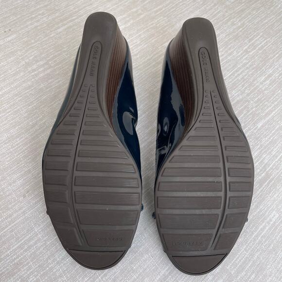 Cole Haan Tali Peep Toe Wedge Navy Patent Leather Bow Quilted Grand OS Women's 8 - Picture 9 of 13